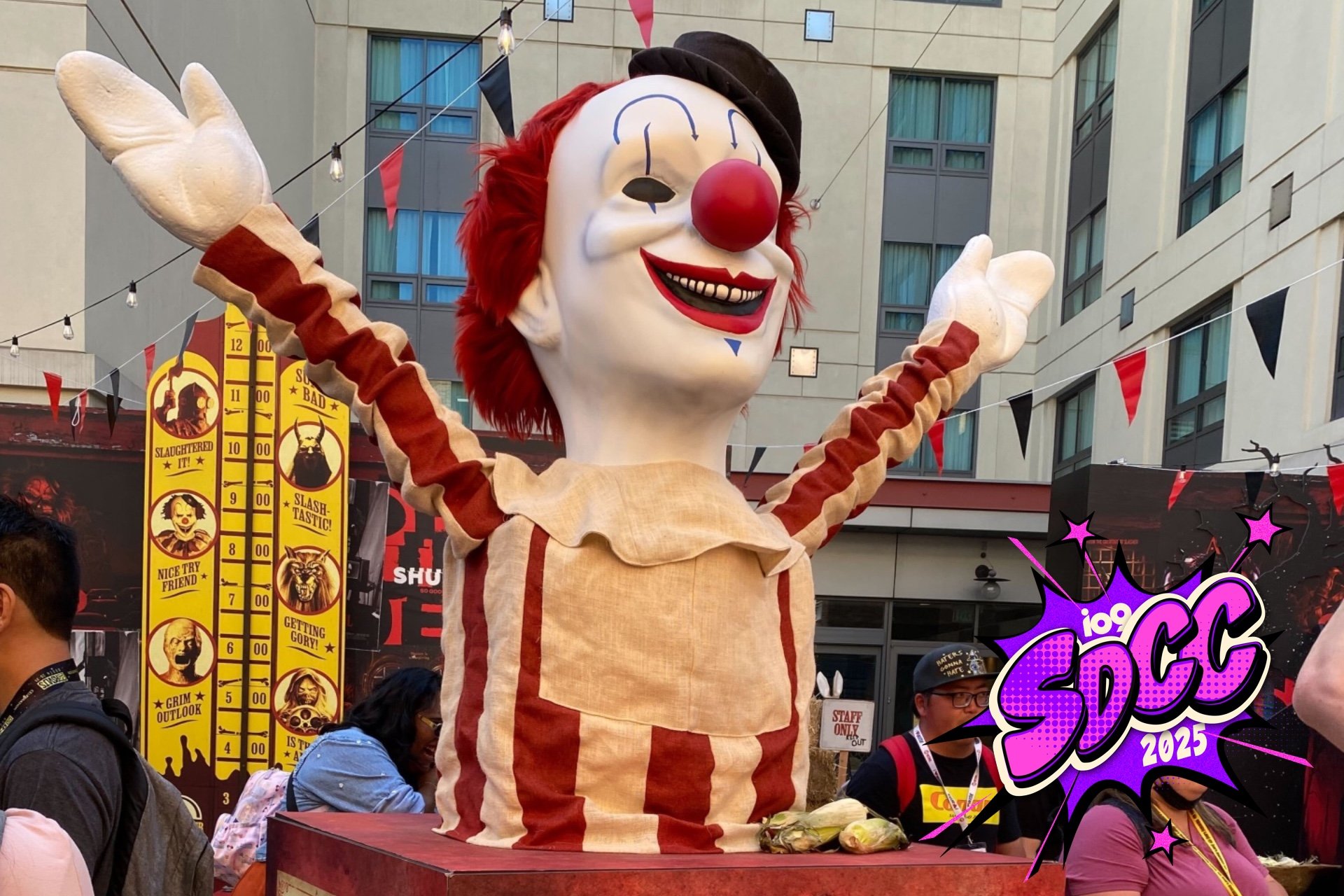 A Creepy Corn Maze Awaits at the ‘Clown in a Cornfield’ Activation