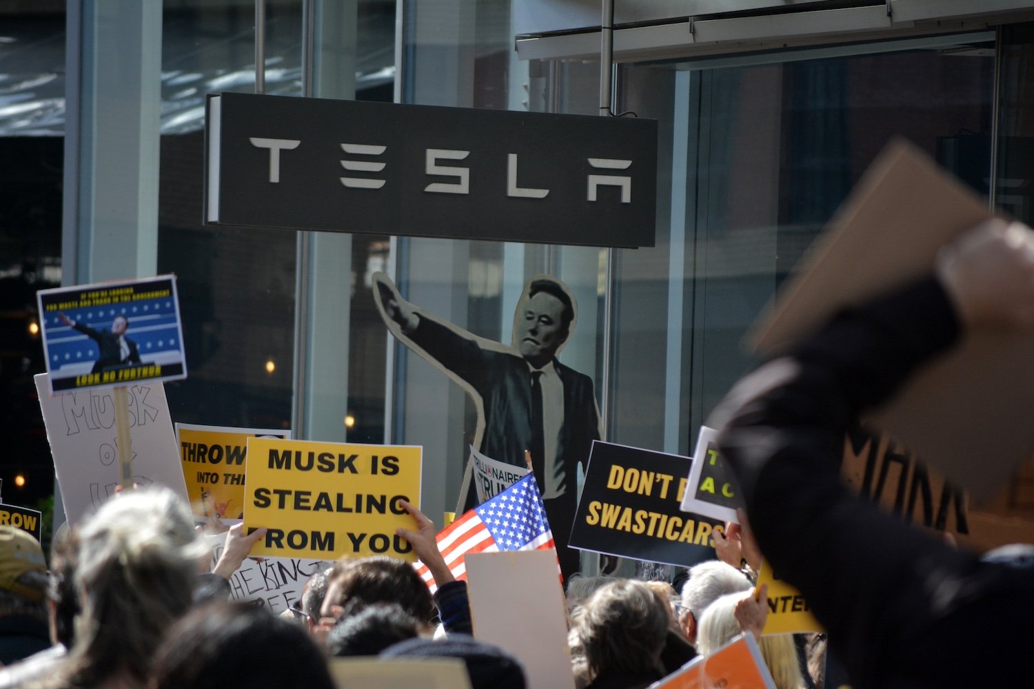 As Tesla’s Sales Dwindle, a Critical Revenue Source Is Running Dry