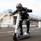 Bo: E-Tretroller mit 160 km/h