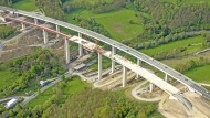 Brücke der A 45 verschoben: Rück mal ’n Brück