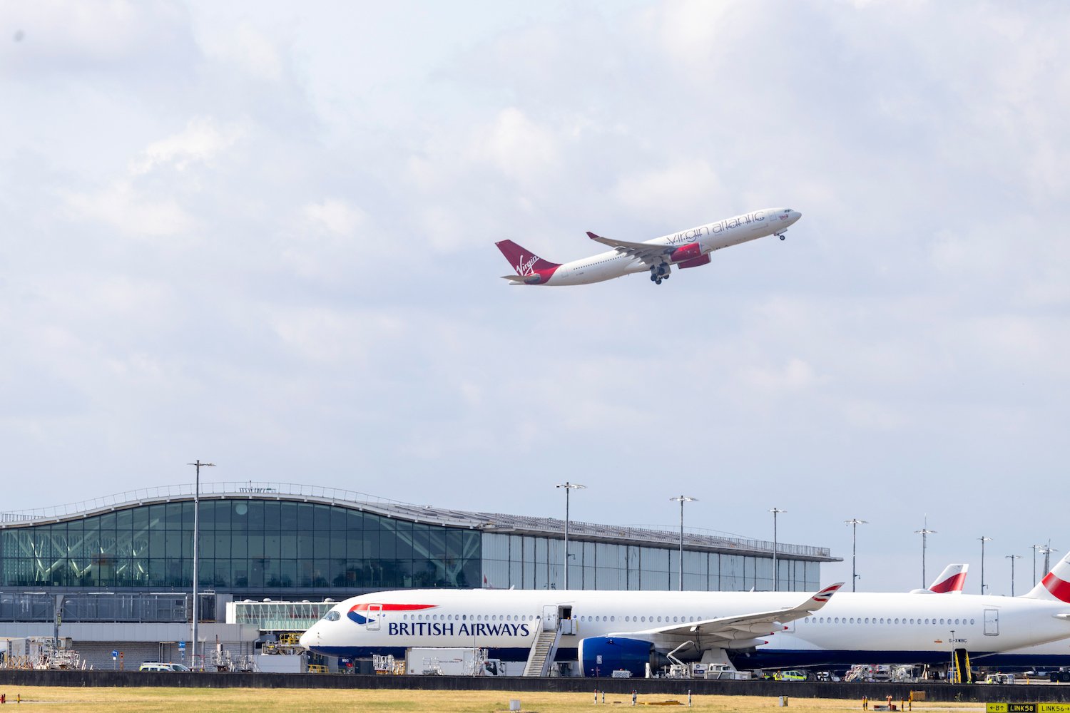 Fire on Virgin Airlines Flight Linked to Power Bank in Passenger’s Bag