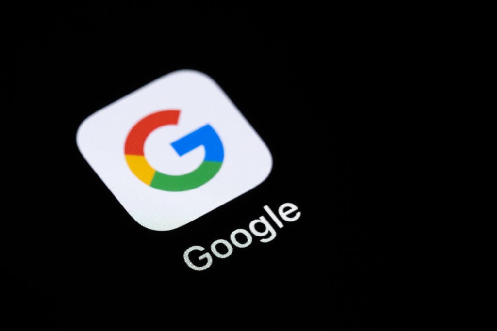 Google AI Overviews are officially populating the Discover feed