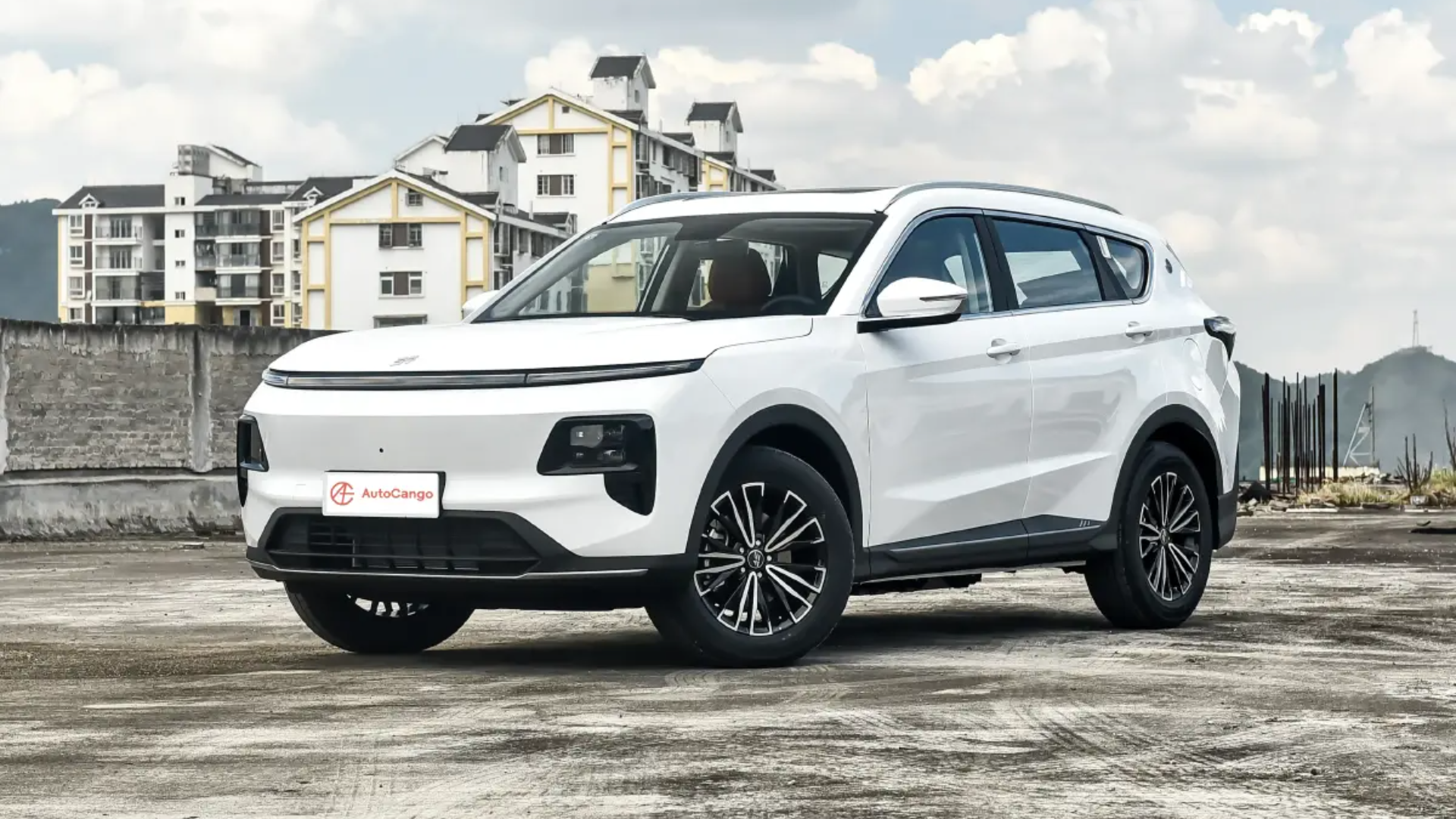 Hybrid EV from China delivers massive 932-mile range with lithium iron phosphate battery