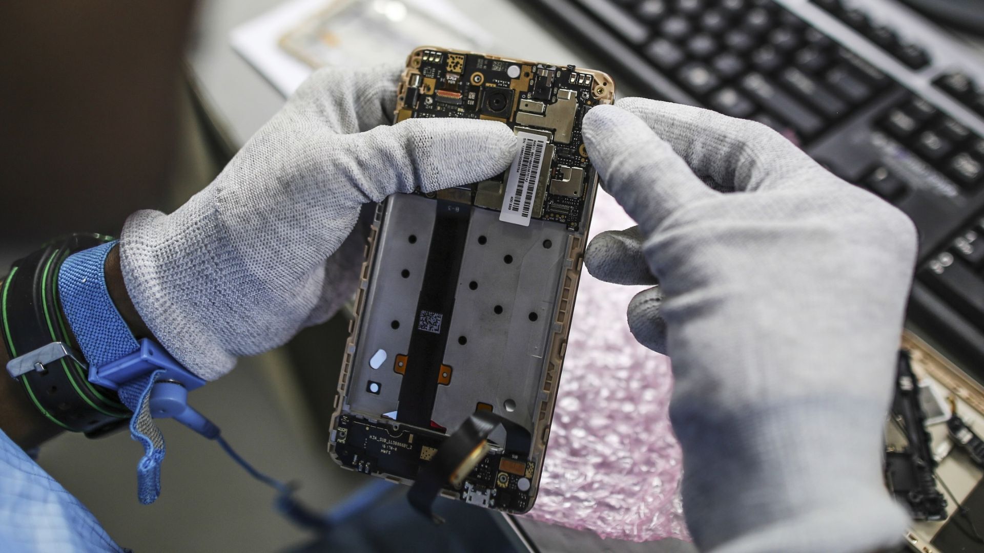 India overtakes China in smartphone exports to U.S.