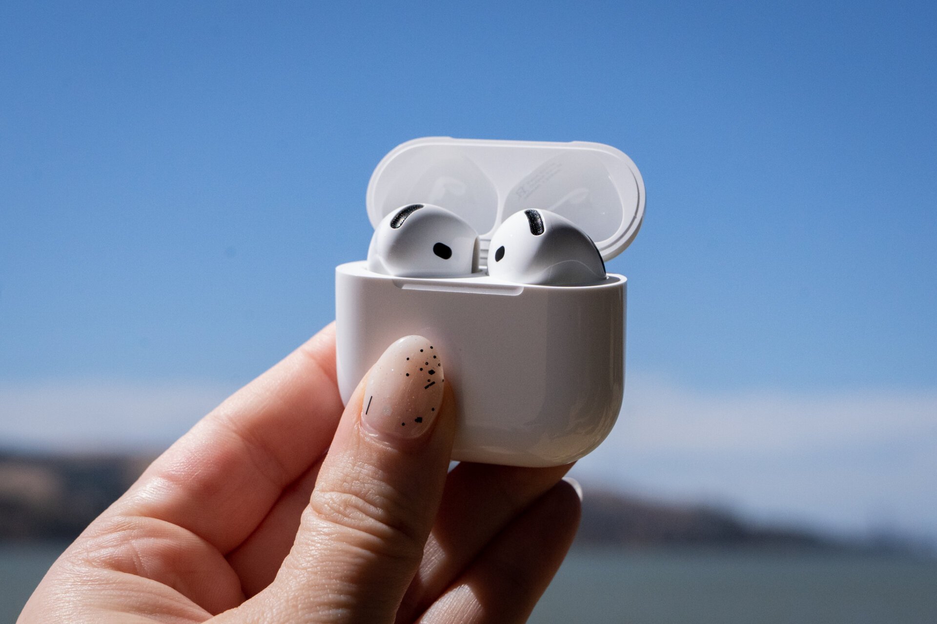 It’s Official: Apple Needs to Drop a New Version of AirPods ASAP