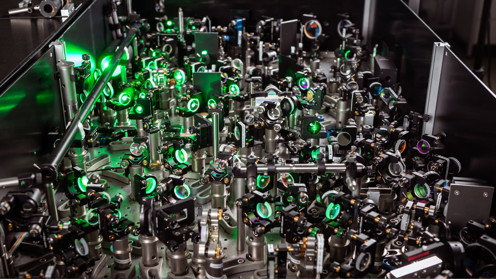 Light wizardry? Room-temperature trick mimics -454°F lab to trigger quantum effects