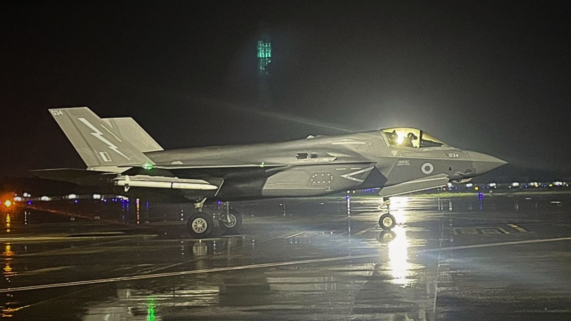 ‘Lonely’ British F-35 fighter jet stuck in India for weeks ready to return to skies 