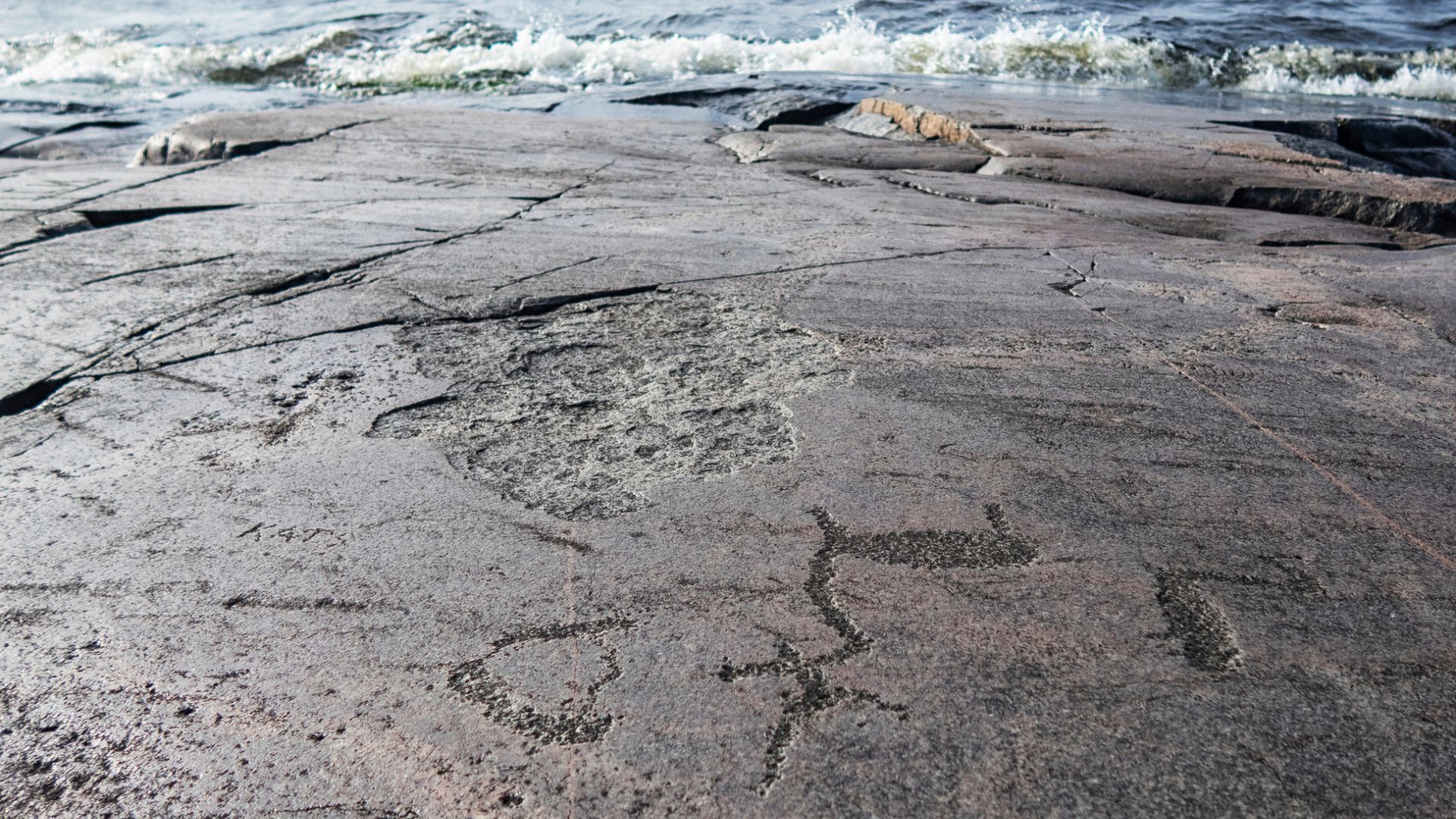 Low tides uncover 5,00-year-old hidden petroglyphs on Hawaii’s Oahu coastline