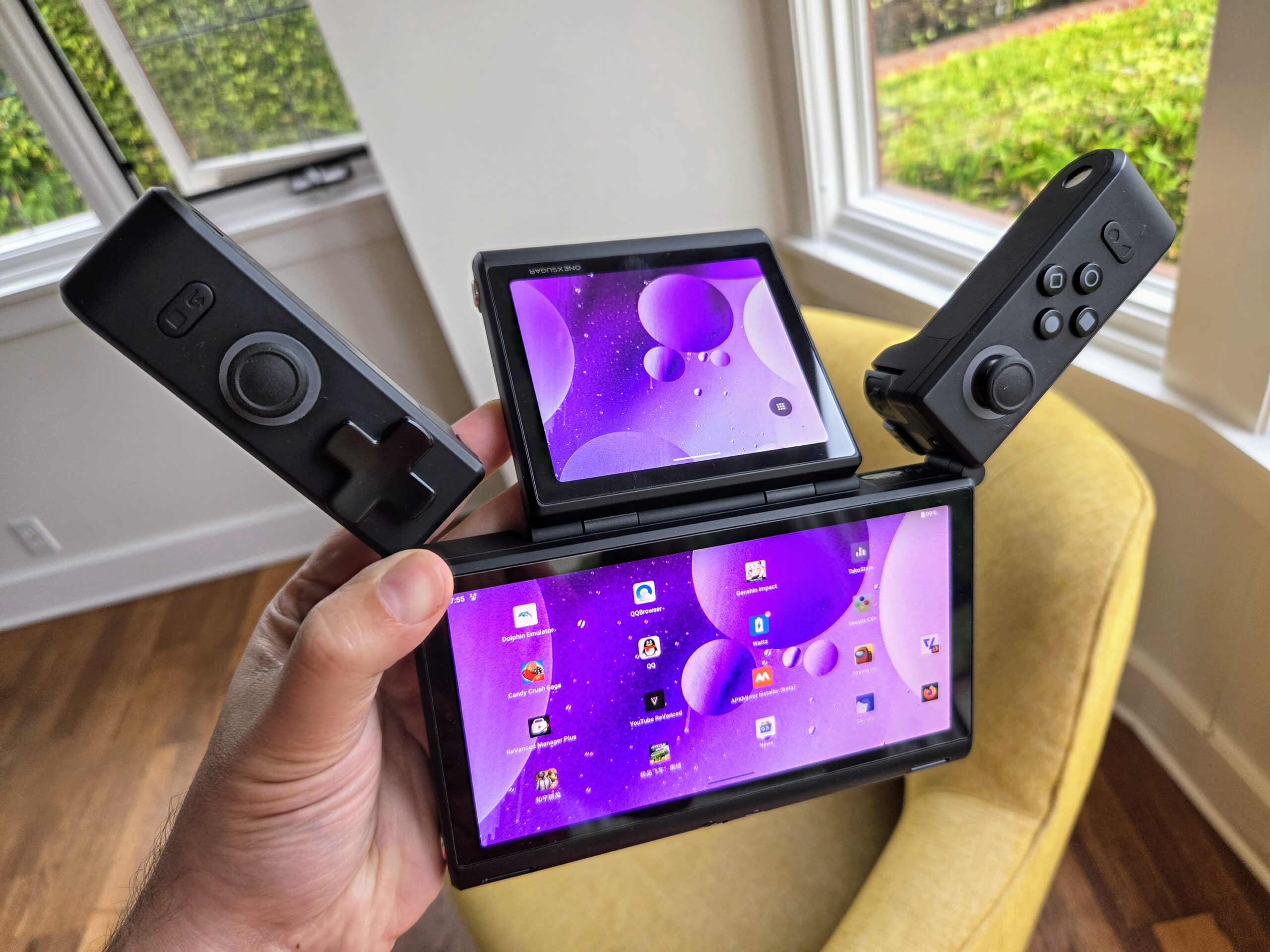 OneXSugar: Playing with the first dual-screen transforming handheld