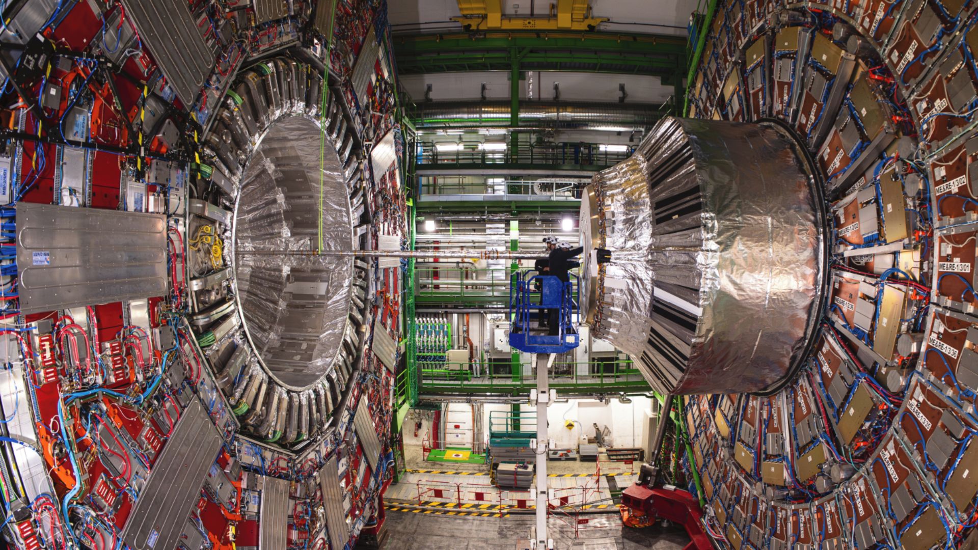 Quantum chip brings collider-scale power to palm, advancing physics, medicine