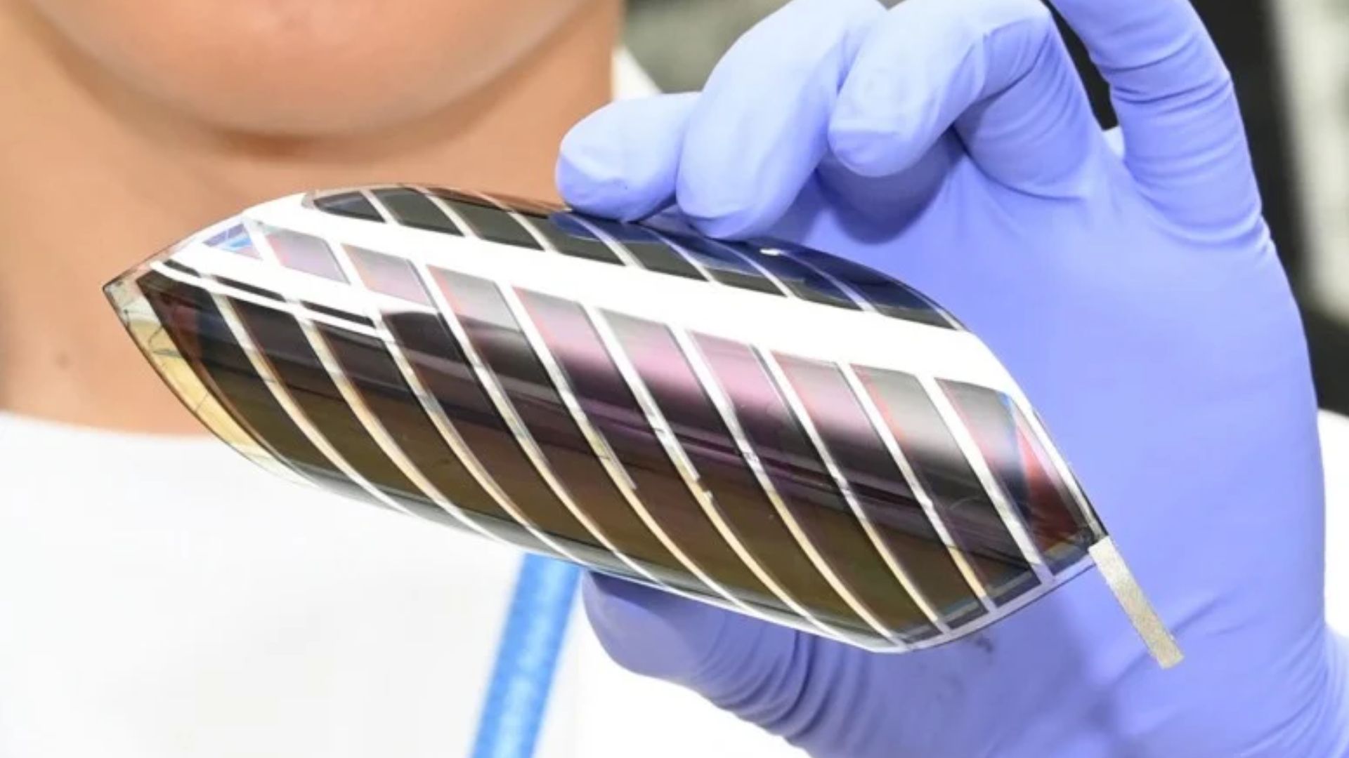 Super solar cells withstand 10,000 bends, retain over 85% output after 2,800 hours