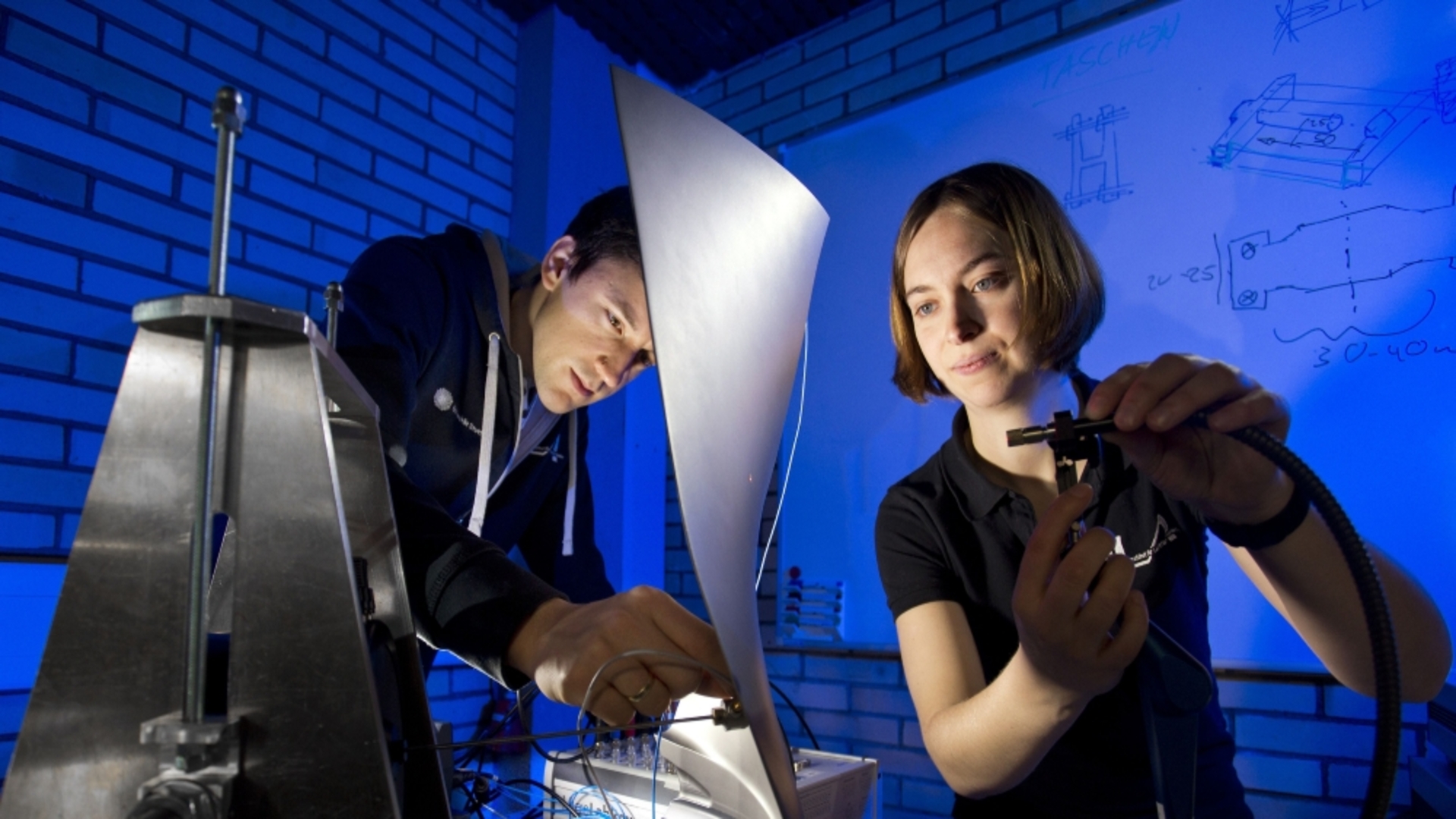 Tiny joint movements 100 times thinner than hair to boost aircraft engines’ safety