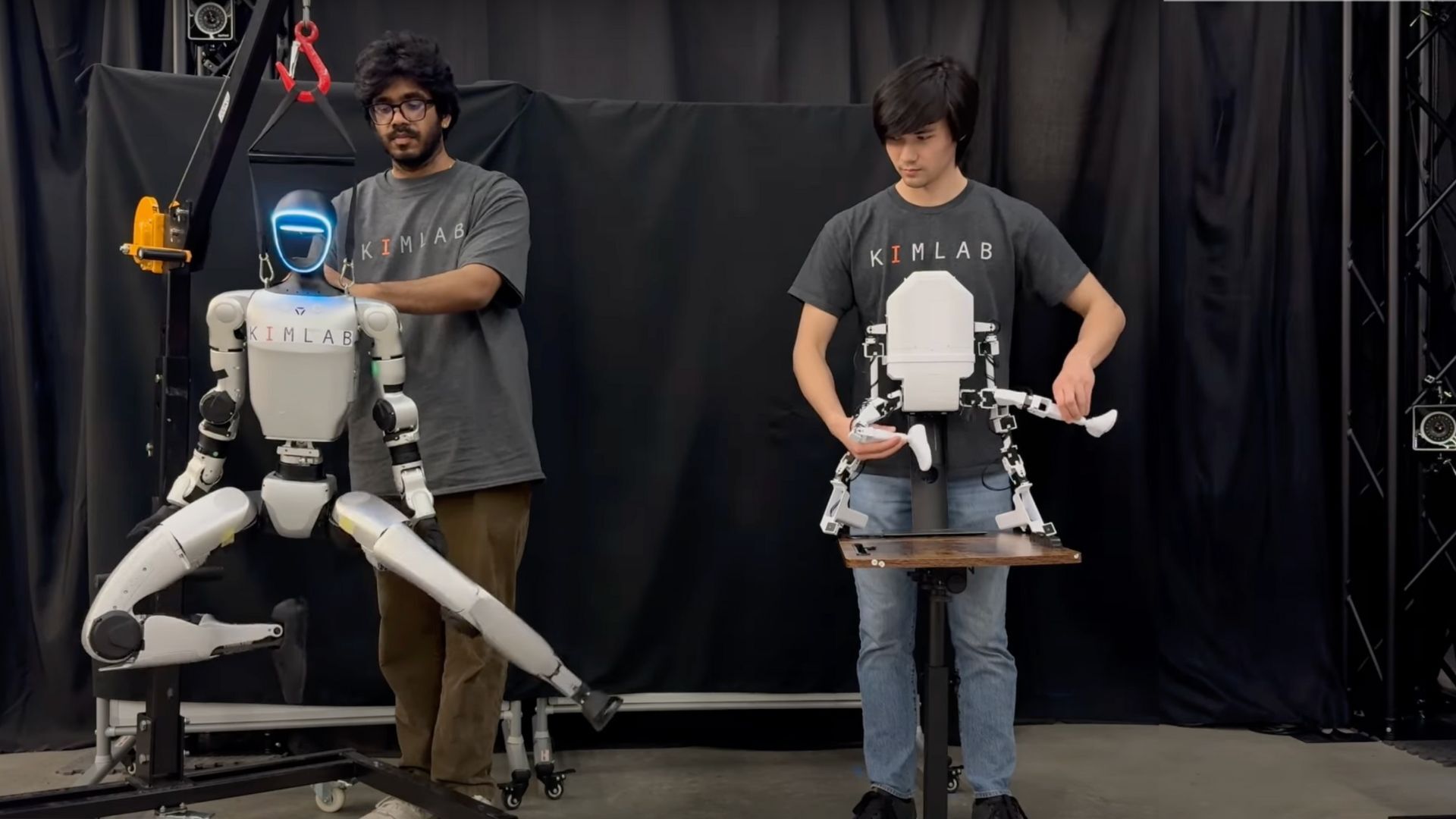 Video: Humanoid robot obeys teleport commands with eerie black magic precision