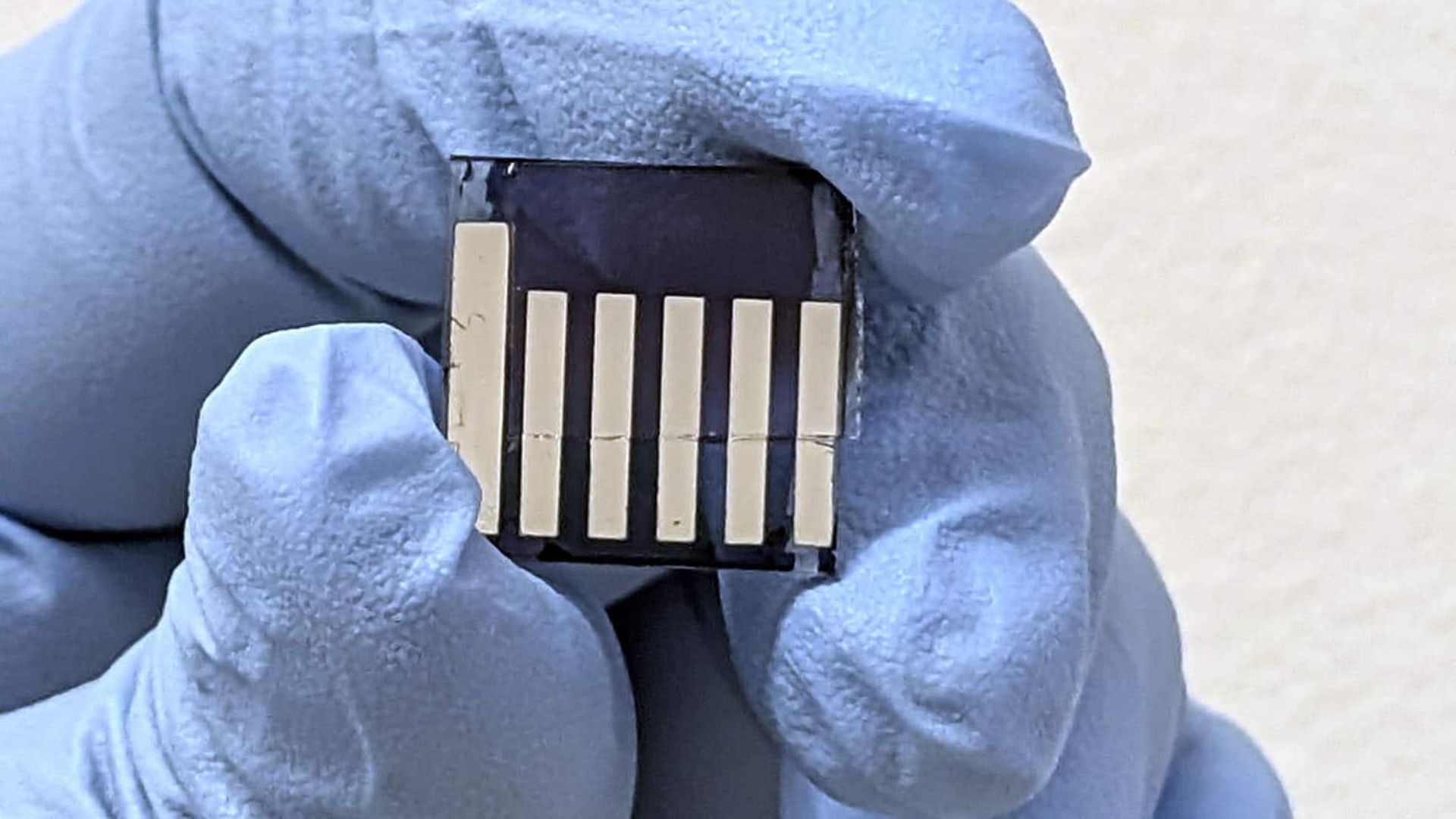 World’s smallest spectrometer captures full light spectrum in under one millisecond