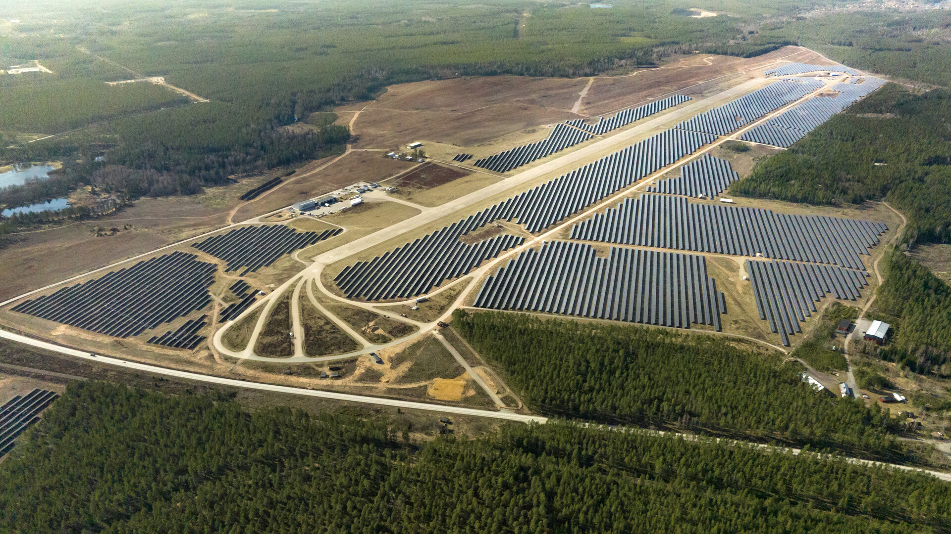 185-football-field size solar farm launched to power 18,000 homes annually in Sweden