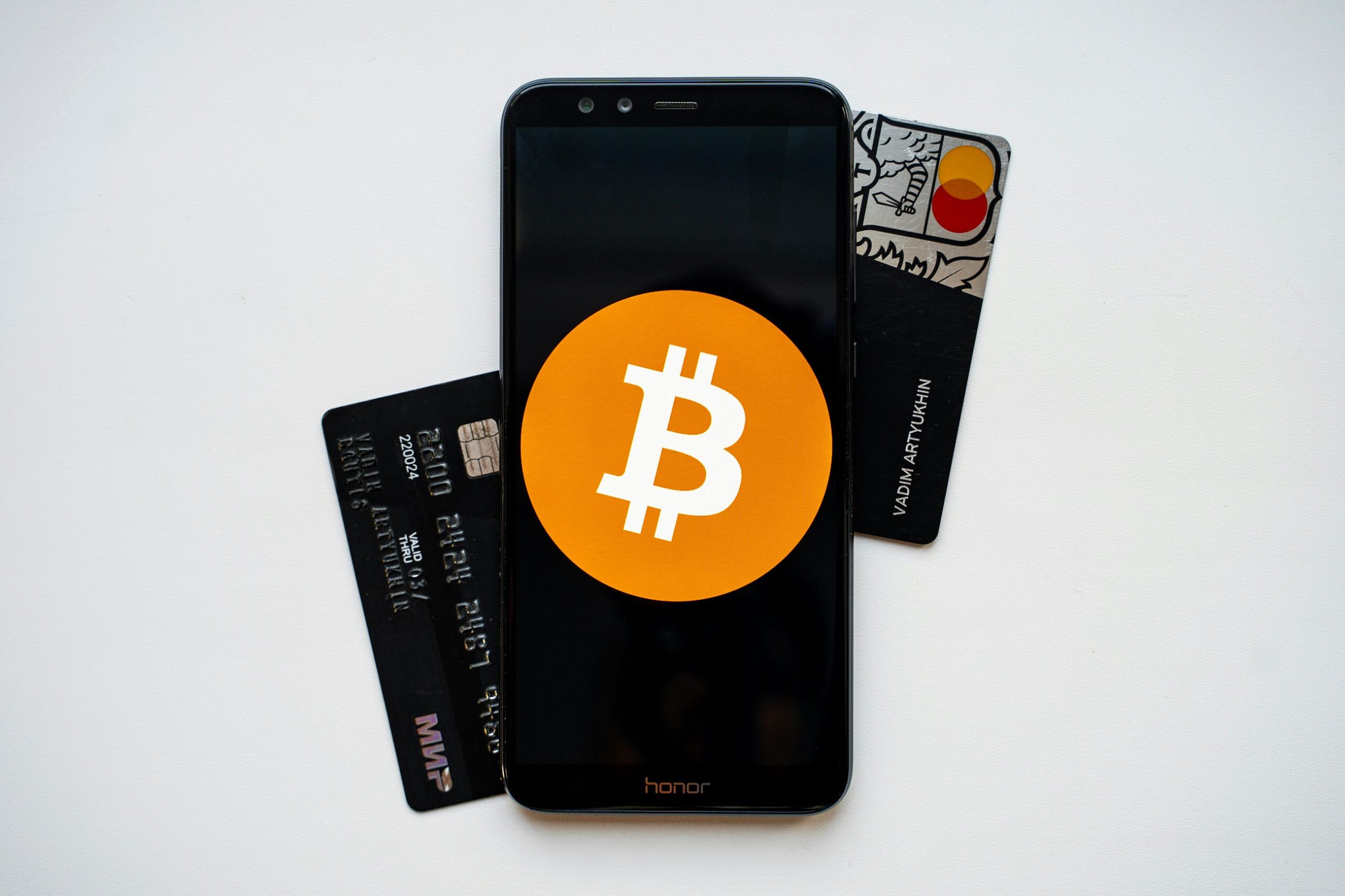 Can Crypto Really Replace the Dollar? Here’s What Economists Say