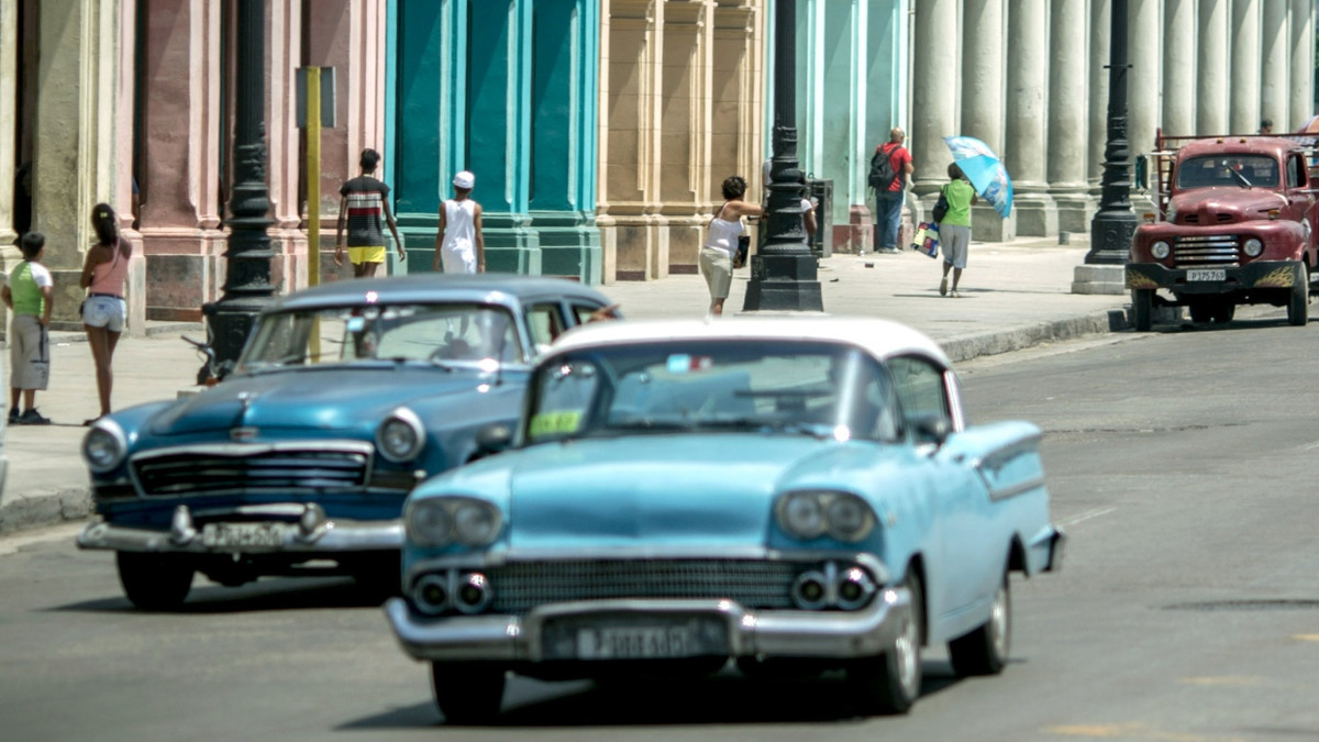 Klassiker in Kuba: Erster Oldtimer-Wettbewerb in Havanna