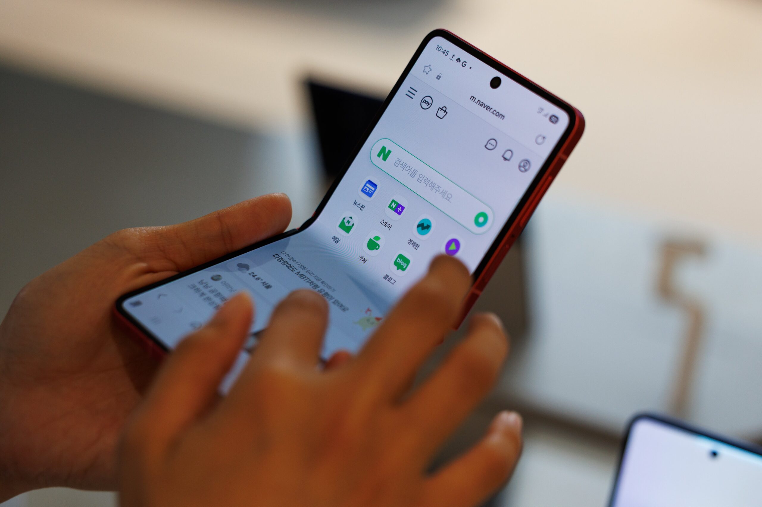 Older Z Flip cover screens just got a massive upgrade