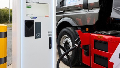 Pilotprojekt: Erster Megawattlader für Lkw an Autobahn eröffnet