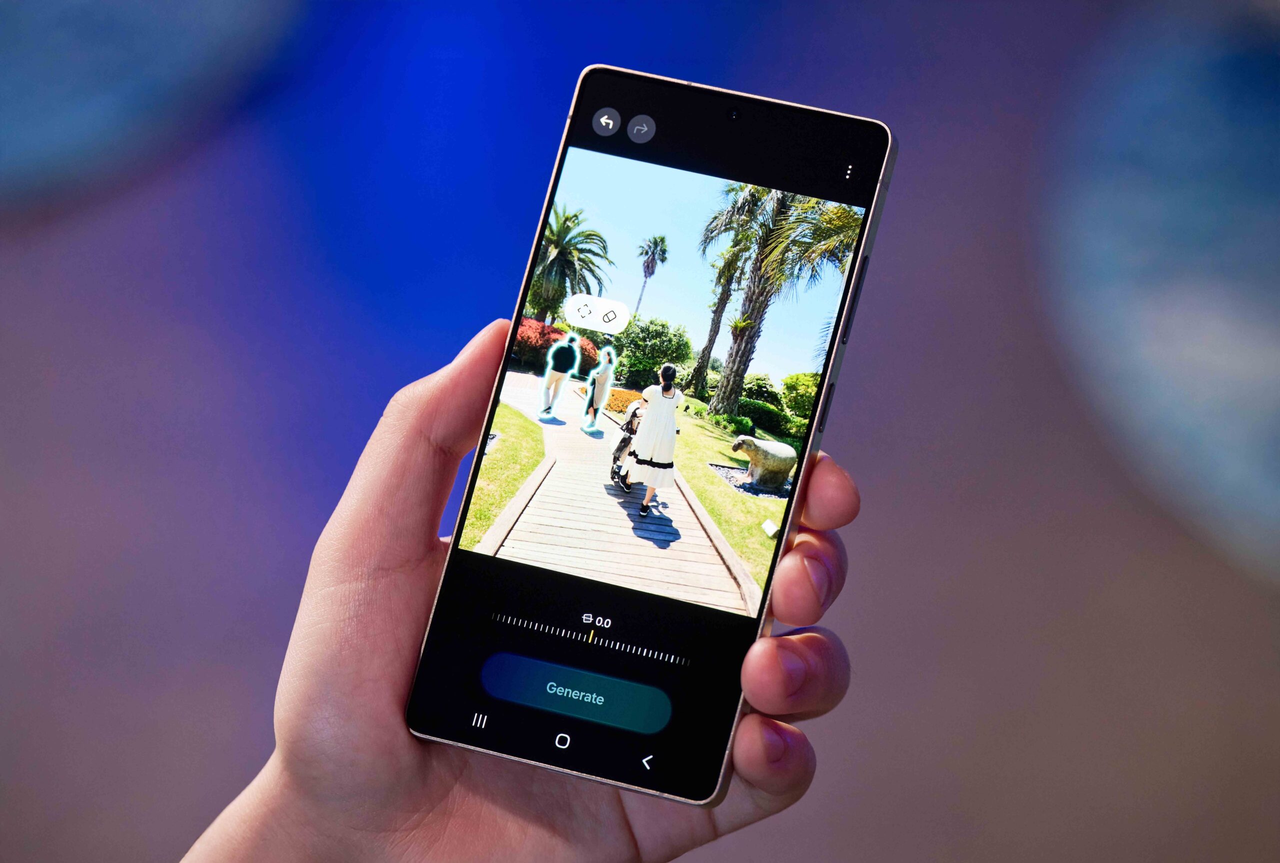 Samsung Galaxy S25 makes creative photo editing easy