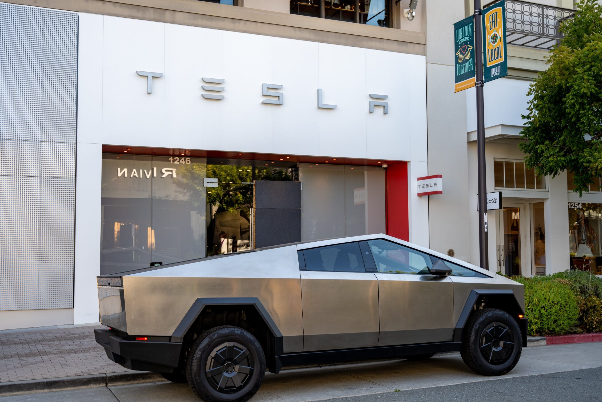 The cheapest Cybertruck model has disappeared from Teslas website