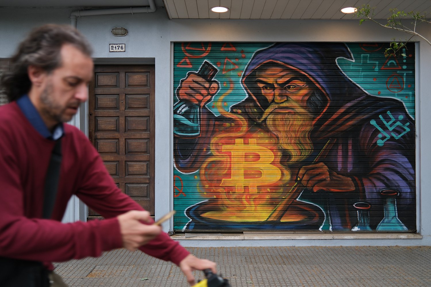 Crypto’s Reliance on Centralized Infrastructure Exposed by AWS Outage