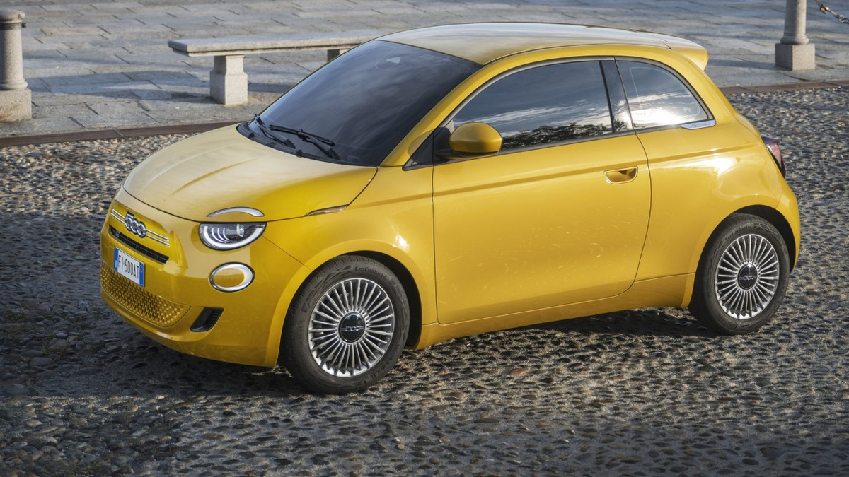 Fiat 500 mit Verbrenner: Die Welt ist klein und gemein