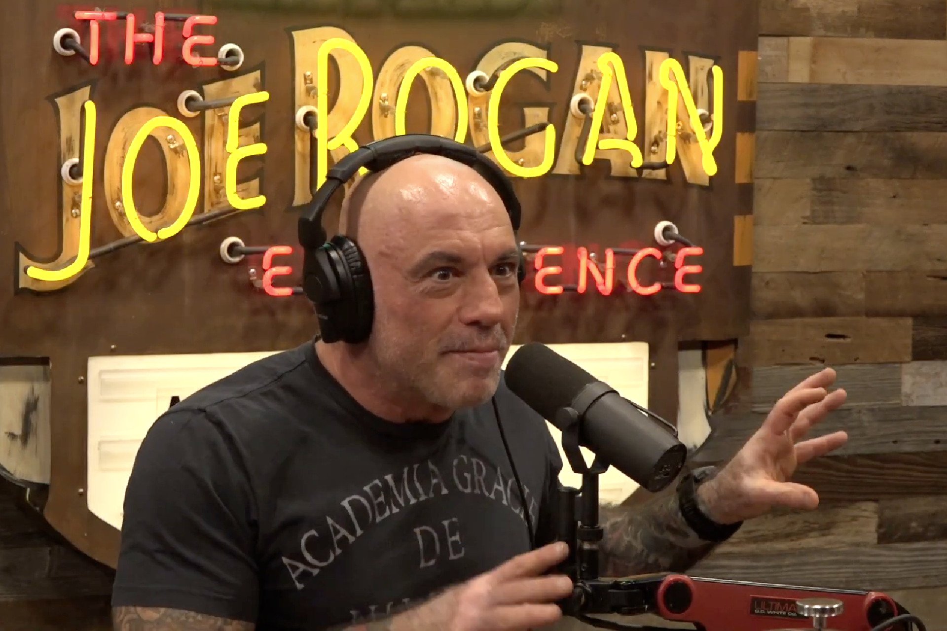 Joe Rogan Falls for Fake Trump Tweet About the No Kings Protest