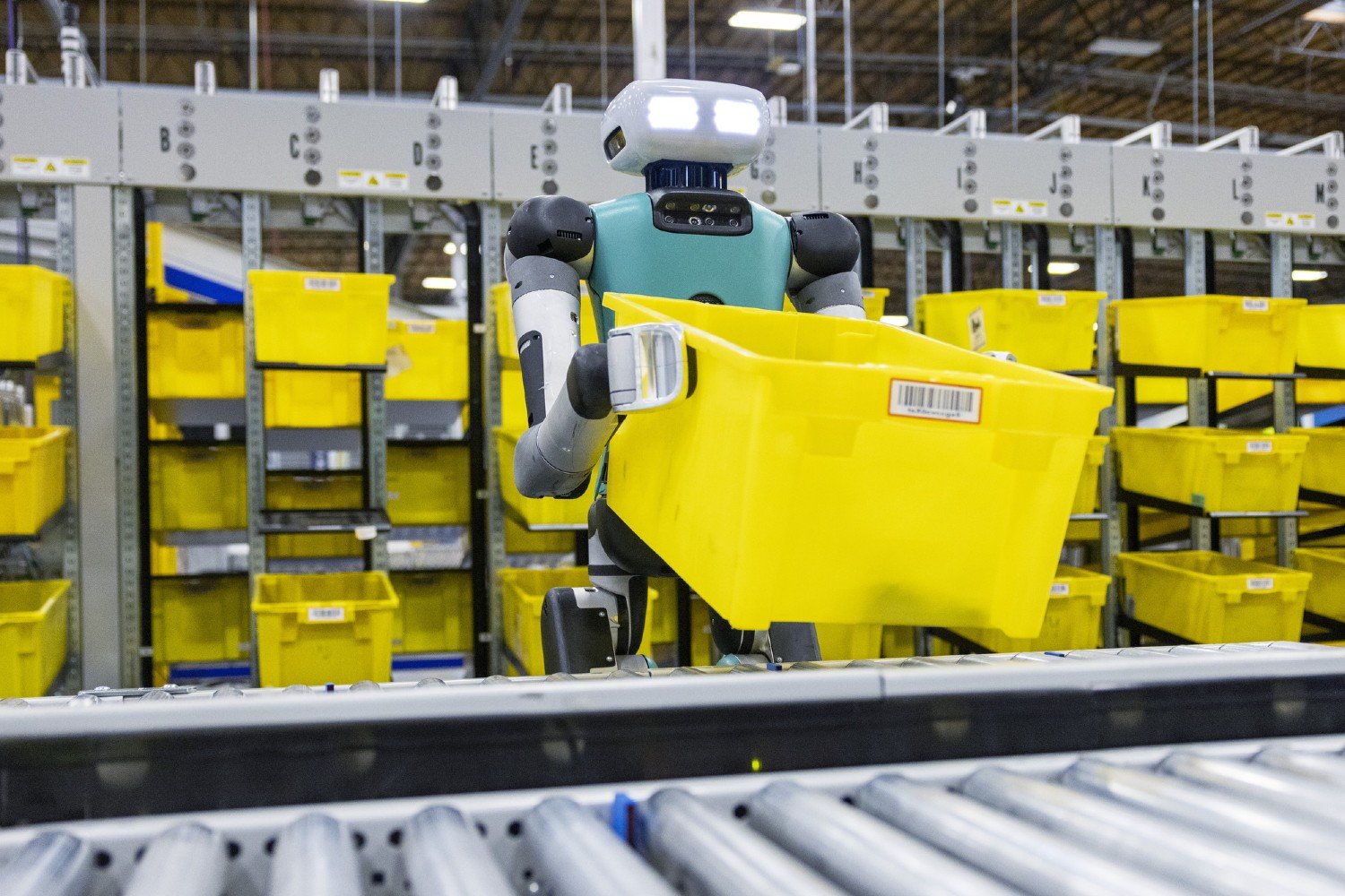 Leaked Amazon Plans Say Robots Will Help It Avoid Hiring 600,000 Workers