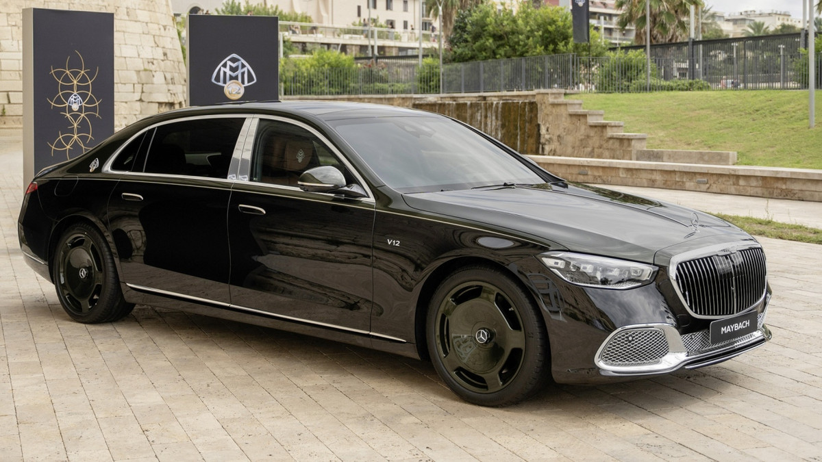 Maybach V12 Edition: Schampus im Dutzend