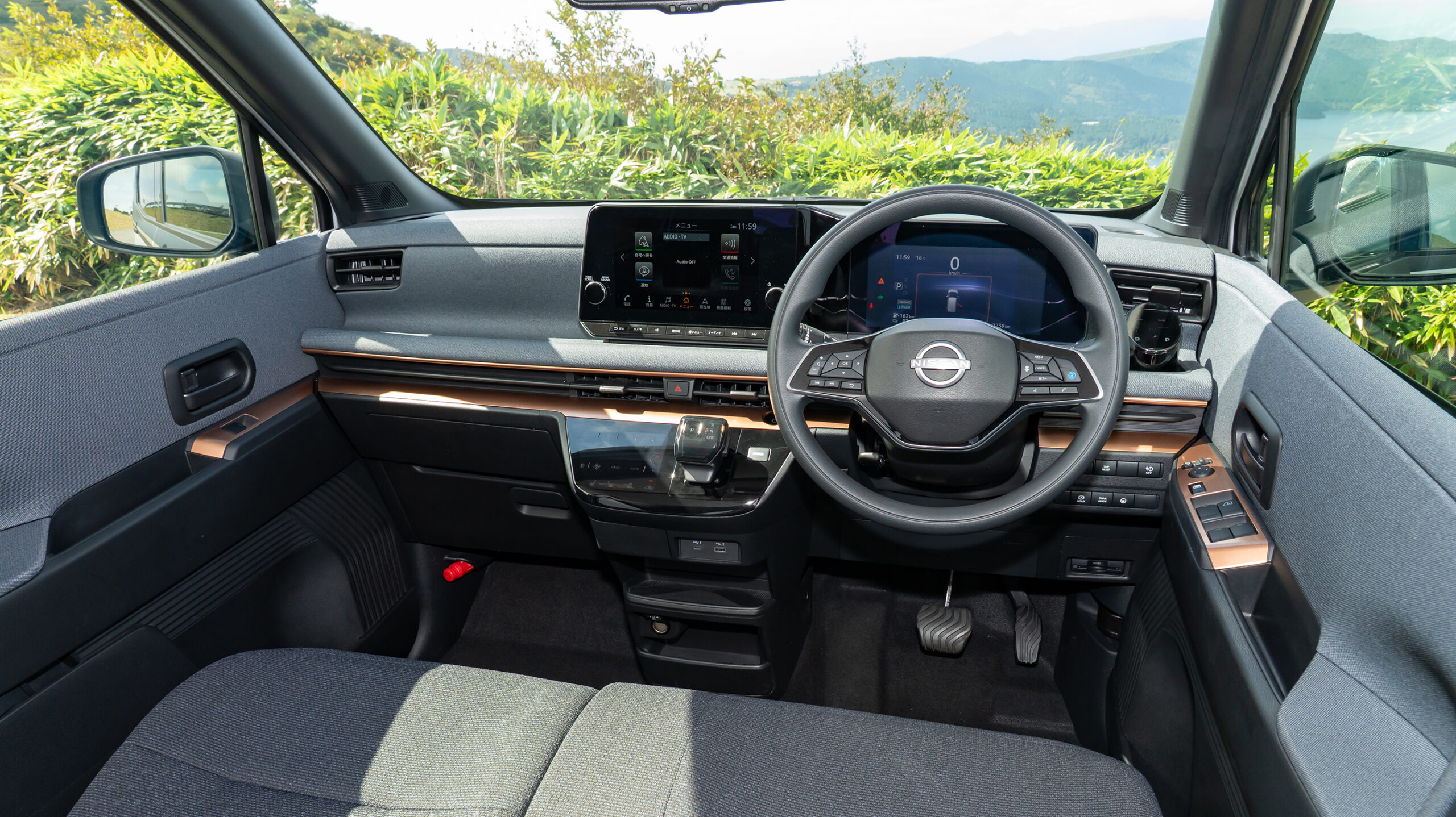 Nissan made a nifty solar panel system for its Sakura EV