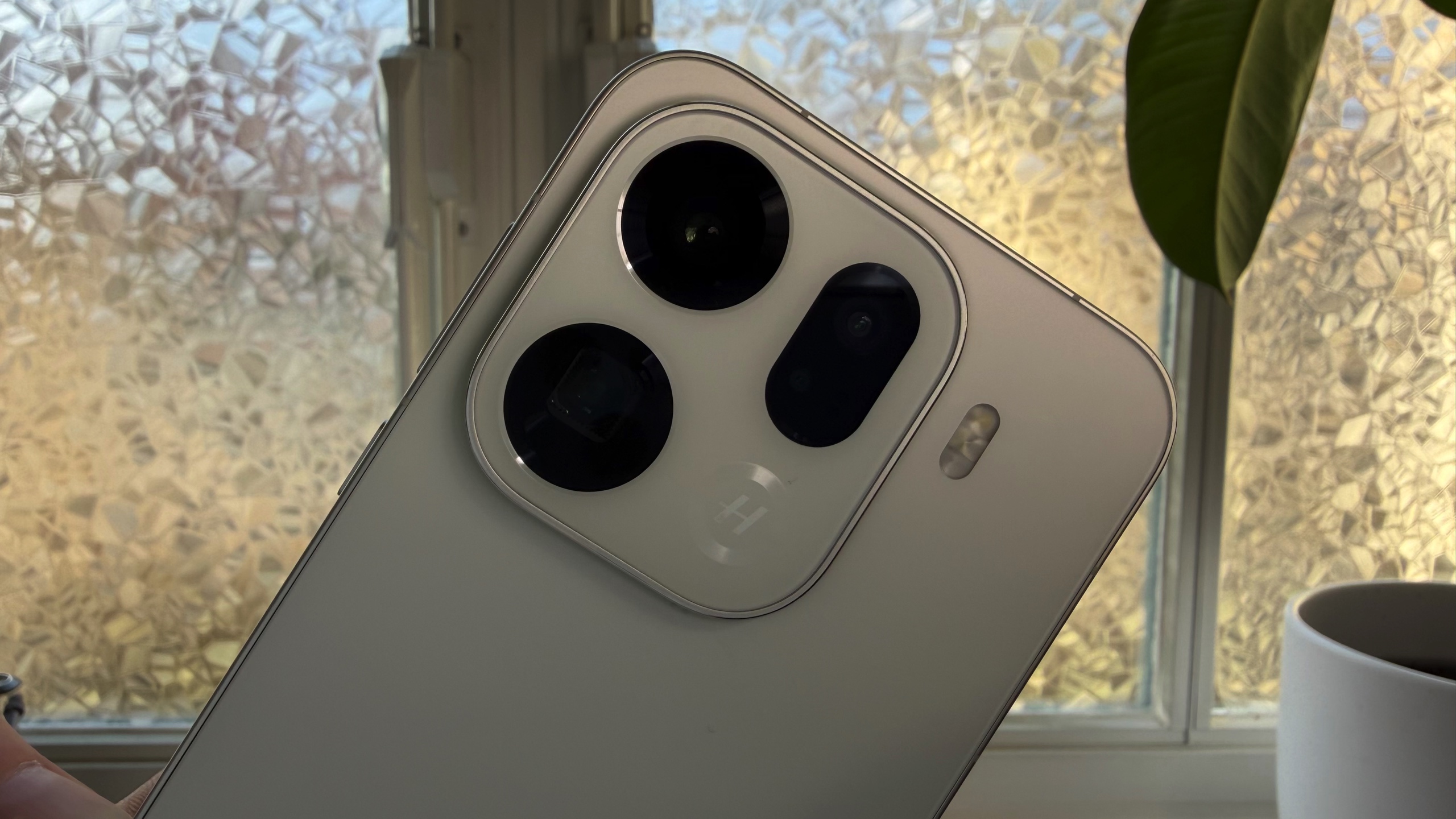 Oppo’s Find X9 Pro has a detachable telephoto lens and a gigantic battery