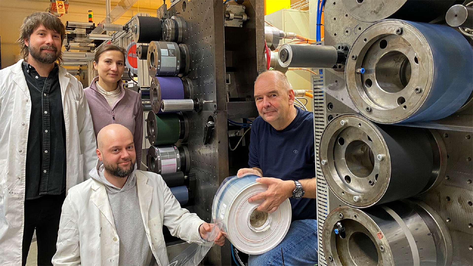 Scientists use roll-to-roll printing to mass-produce durable solar cells at record speed