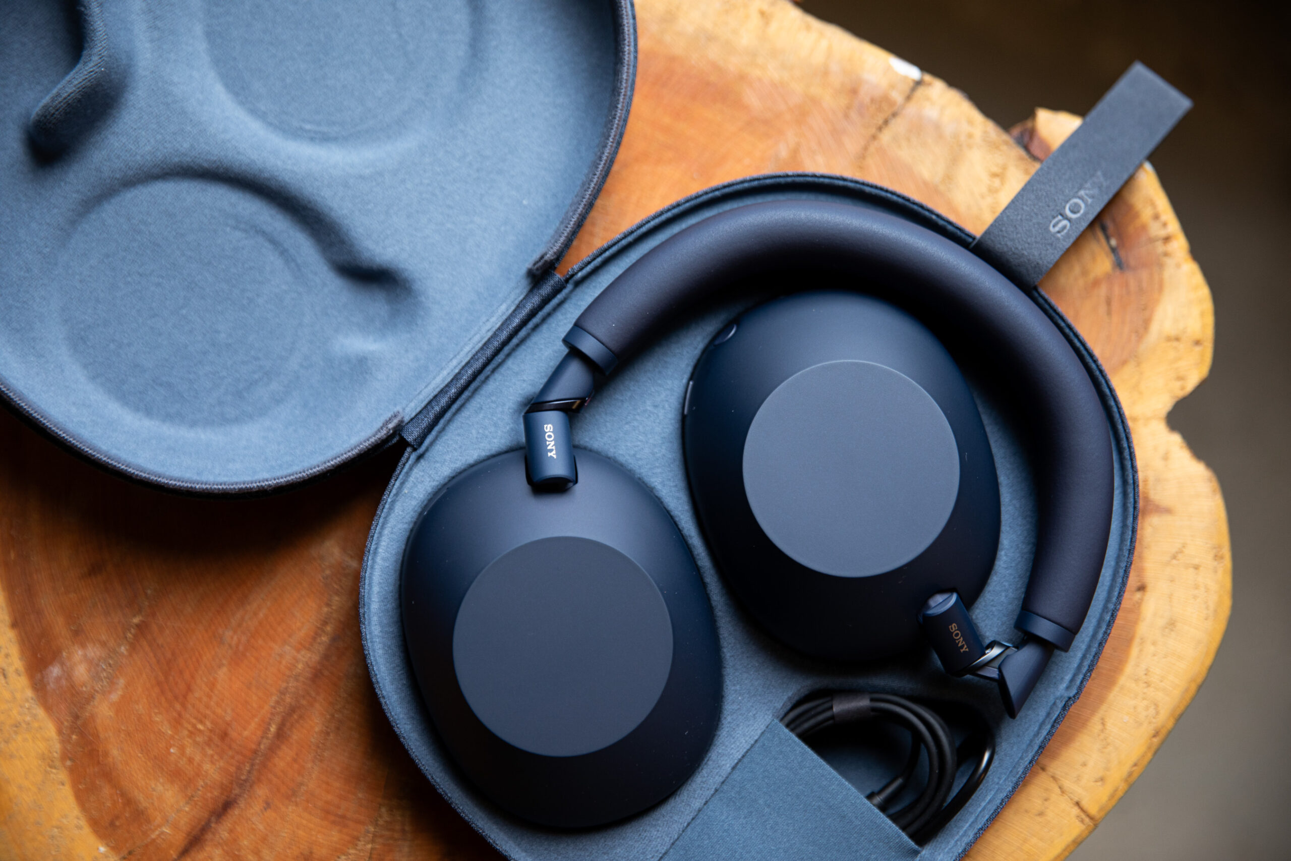 Sony brings audio sharing to its flagship noise-canceling headphones