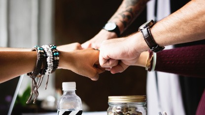 Studie: Sind mehr Freunde schuld an gesellschaftlicher Spaltung?