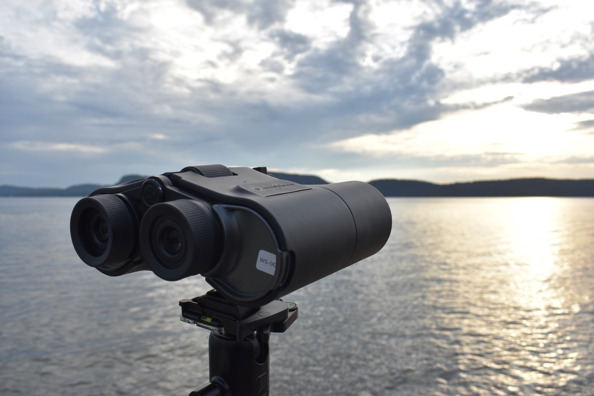 These AR Binoculars Helped Me Unplug and Bathe in a Sea of Stars