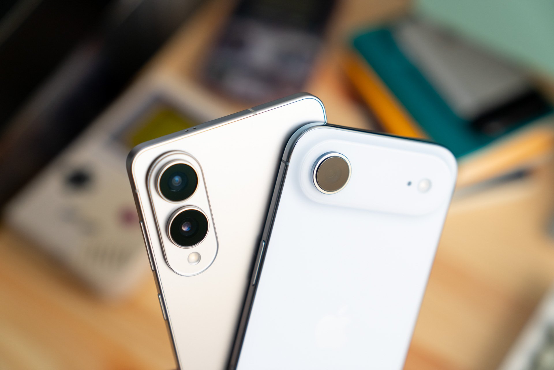 Thin Phones Might Be Harder to Sell Than Samsung and Apple Thought