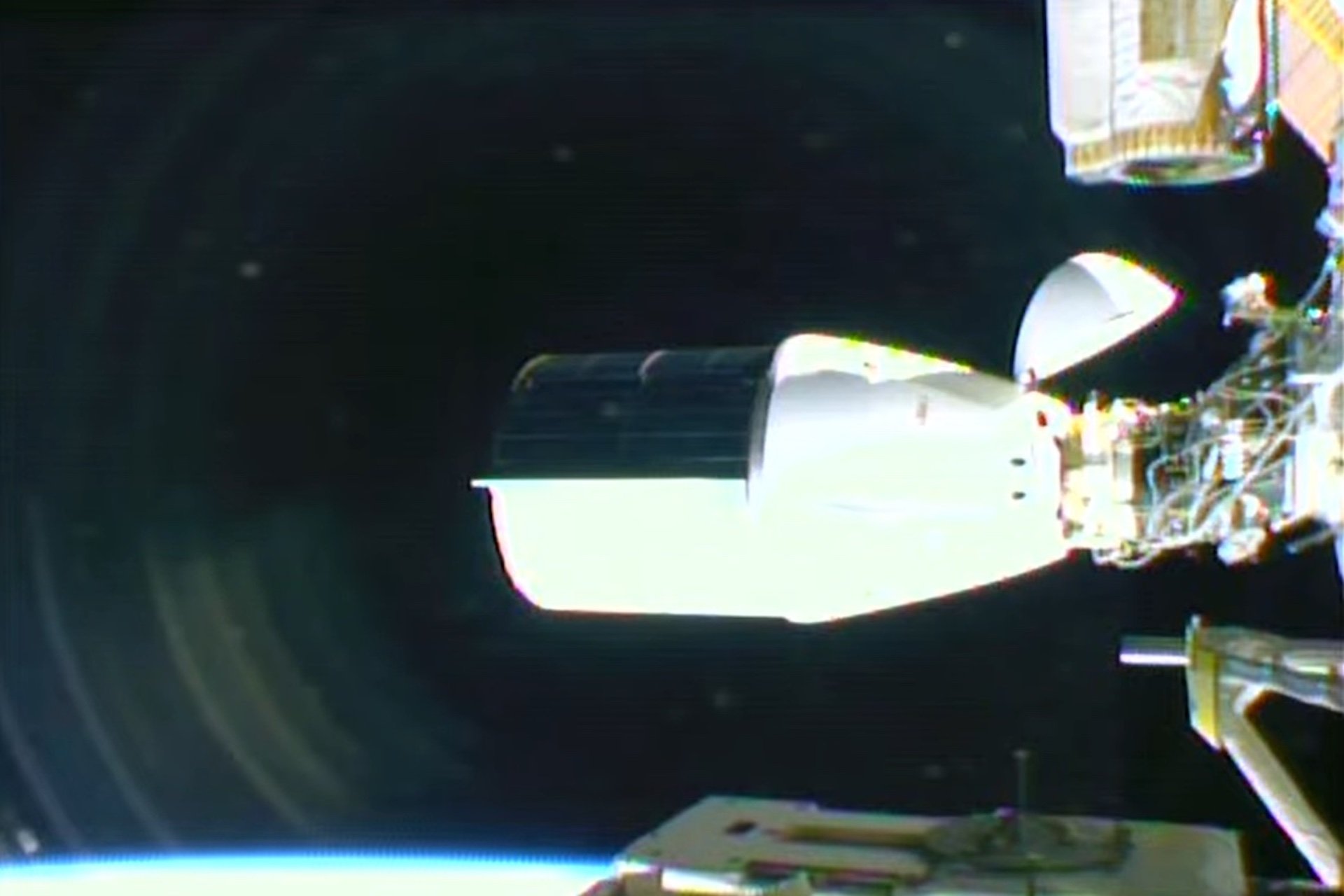 This New Report Shows Why NASA’s Dependence on Companies Like SpaceX Isn’t Always Such a Great Idea