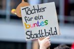 “Töchter gegen Merz” stellen sich online gegen Stadtbild-Sager, Betroffene sind skeptisch