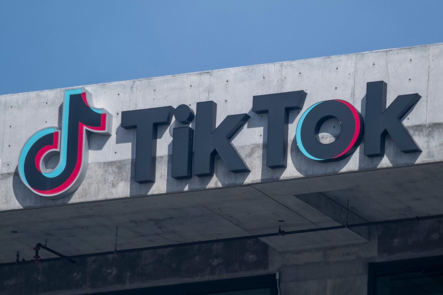 Trump’s TikTok Deal Will Supposedly Close on Thursday