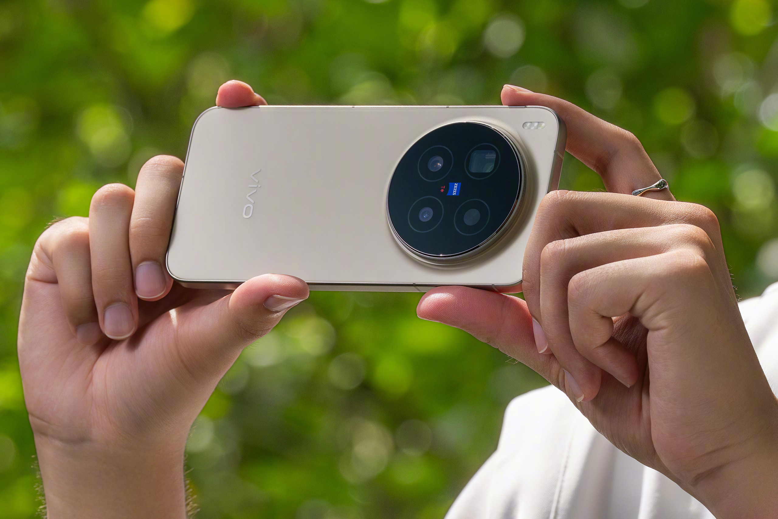 Vivo X300 Pro launches with an Ultra-rivaling camera