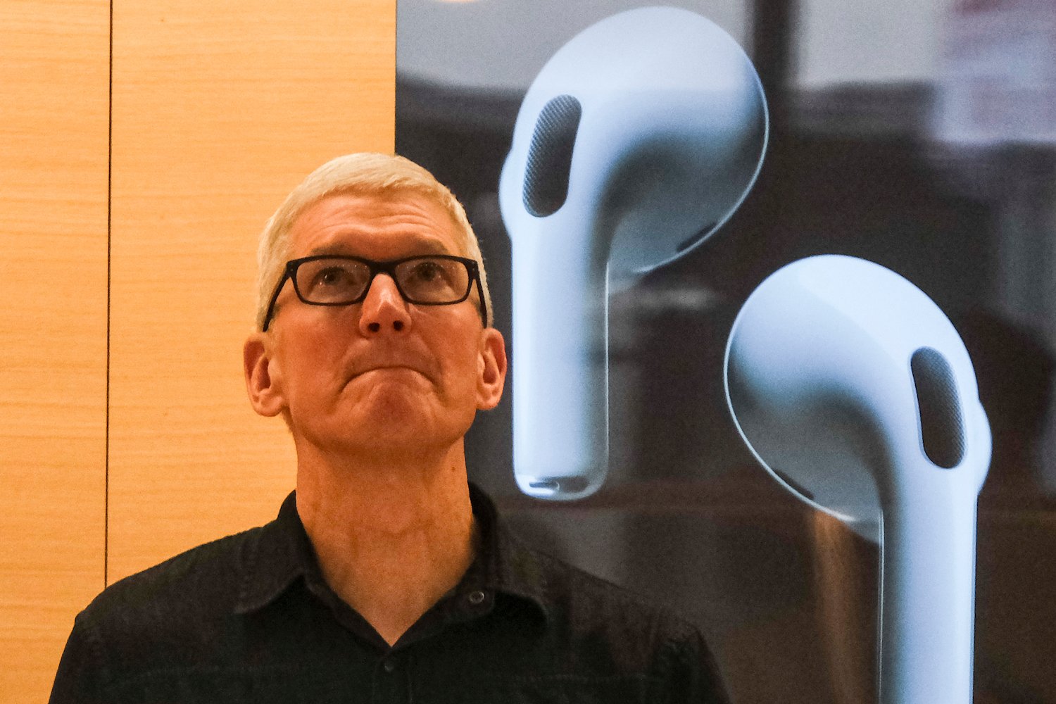 Apple Expects to Break Holidays Sales Records While Most People Tighten Their Budgets