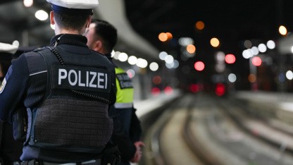 Bombendrohungen: BKA greift gegen Online-Gruppierung “Schweinetreff” durch