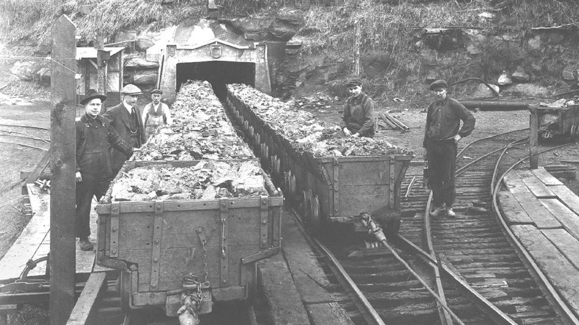 Canadian village turns abandoned coal mines into cheap geothermal heat source