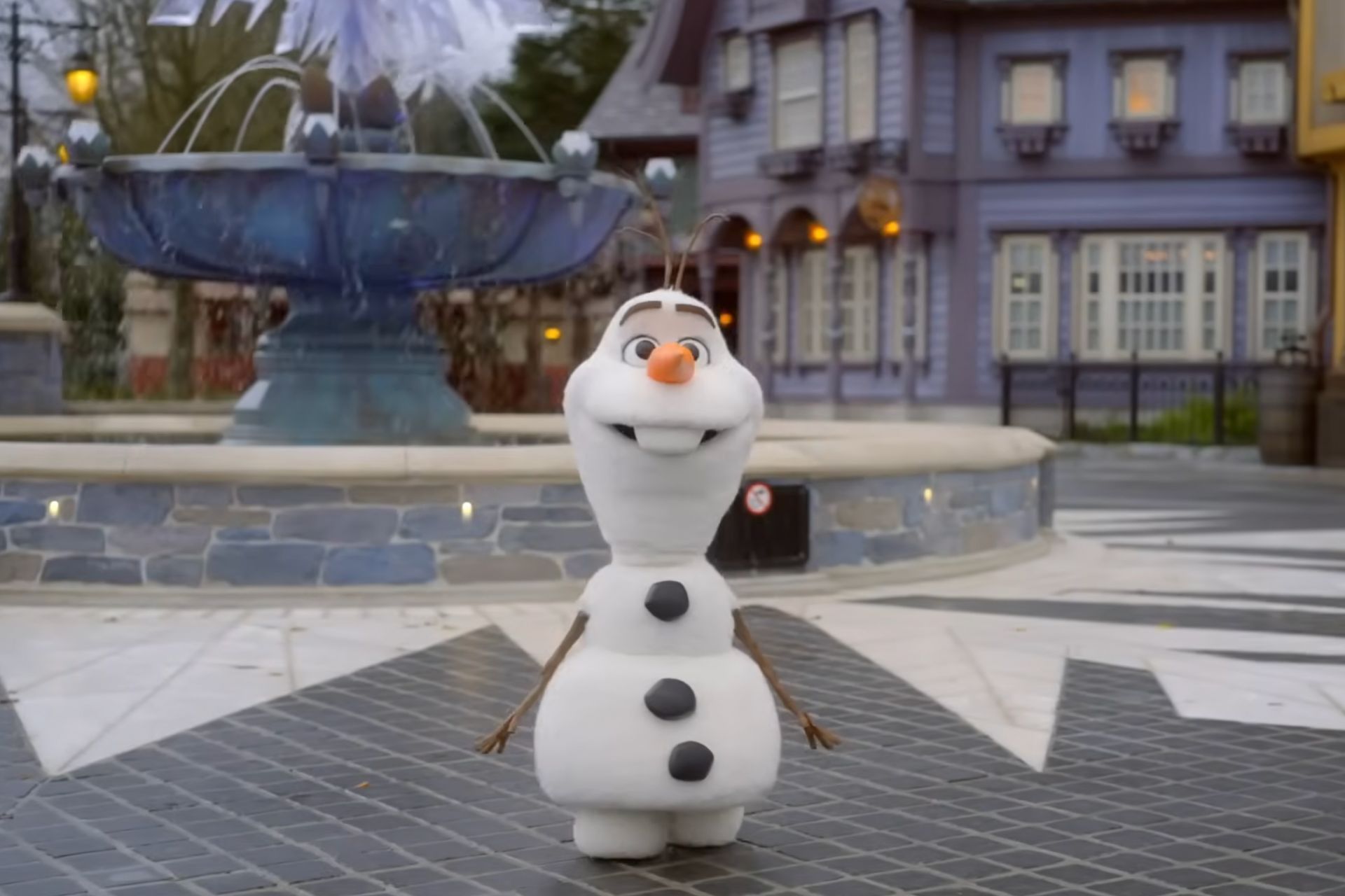Olaf Has Been Added to the List of Disney Animatronics We’d Fear in a Robot Uprising