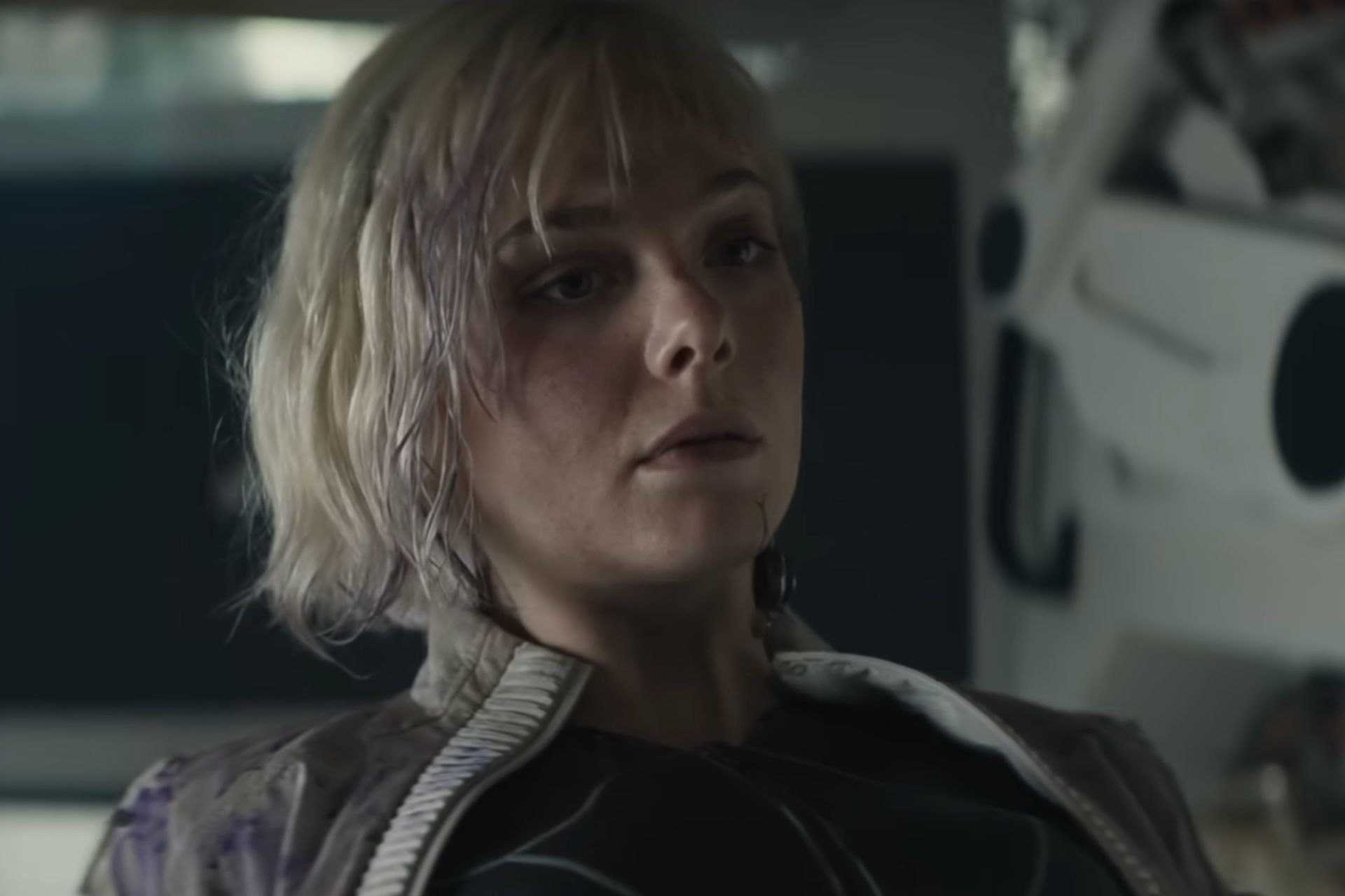 ‘Predator: Badlands’ Star Elle Fanning Thinks Genre Movies Are as Award-Worthy as the Rest of Cinema