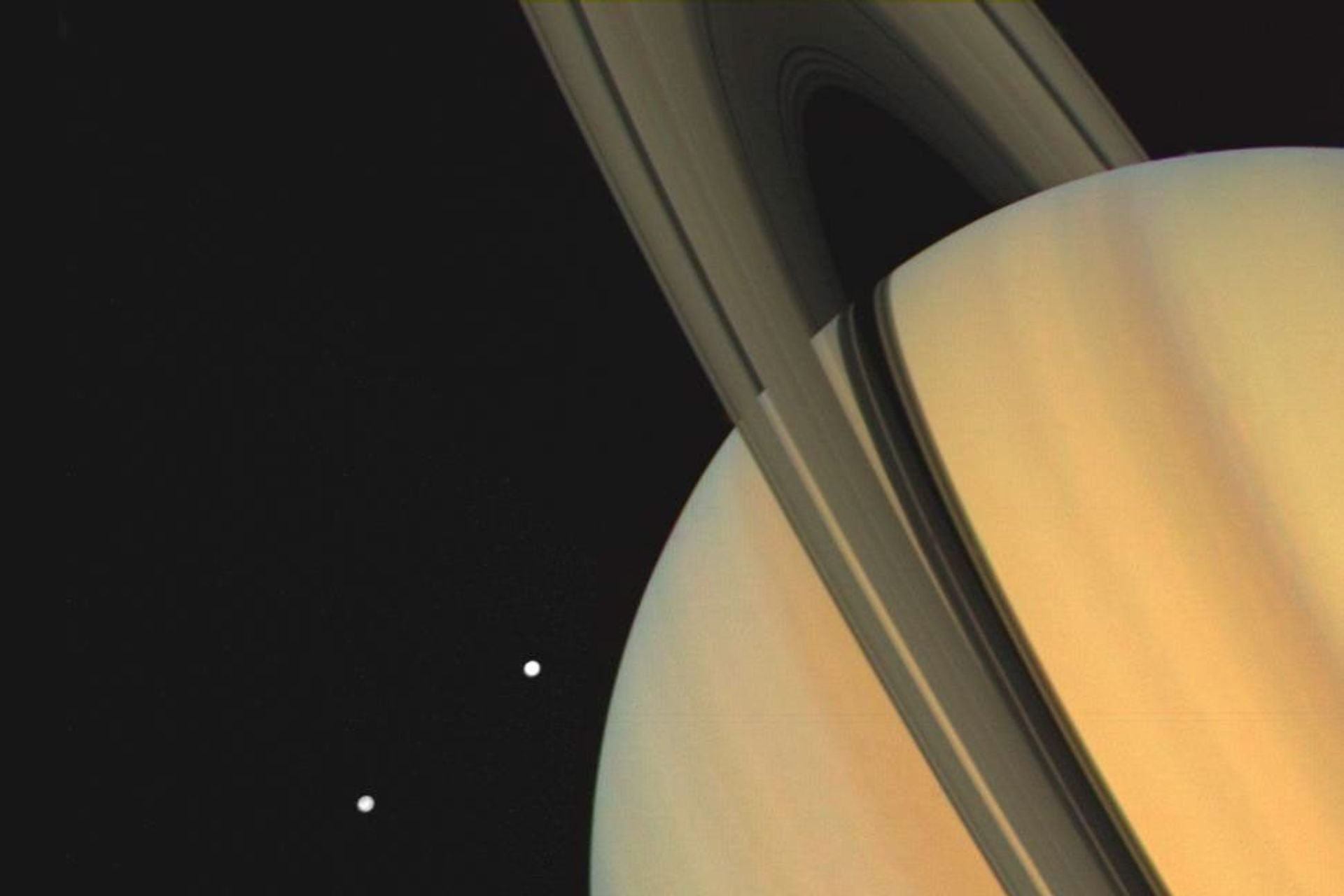 Saturn Will Look Naked in the Night Sky This Weekend