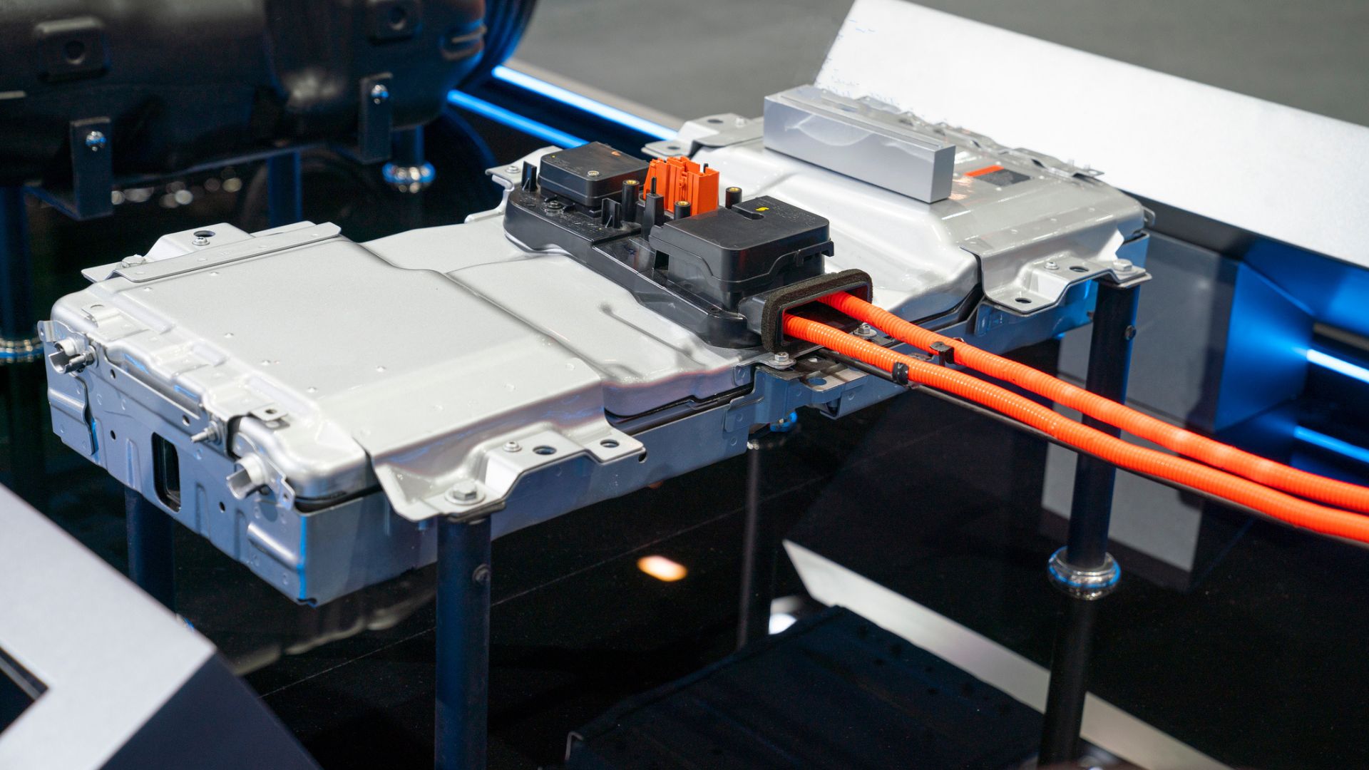 Solid-state EV battery retains 78% capacity after 200 cycles using stretch trick