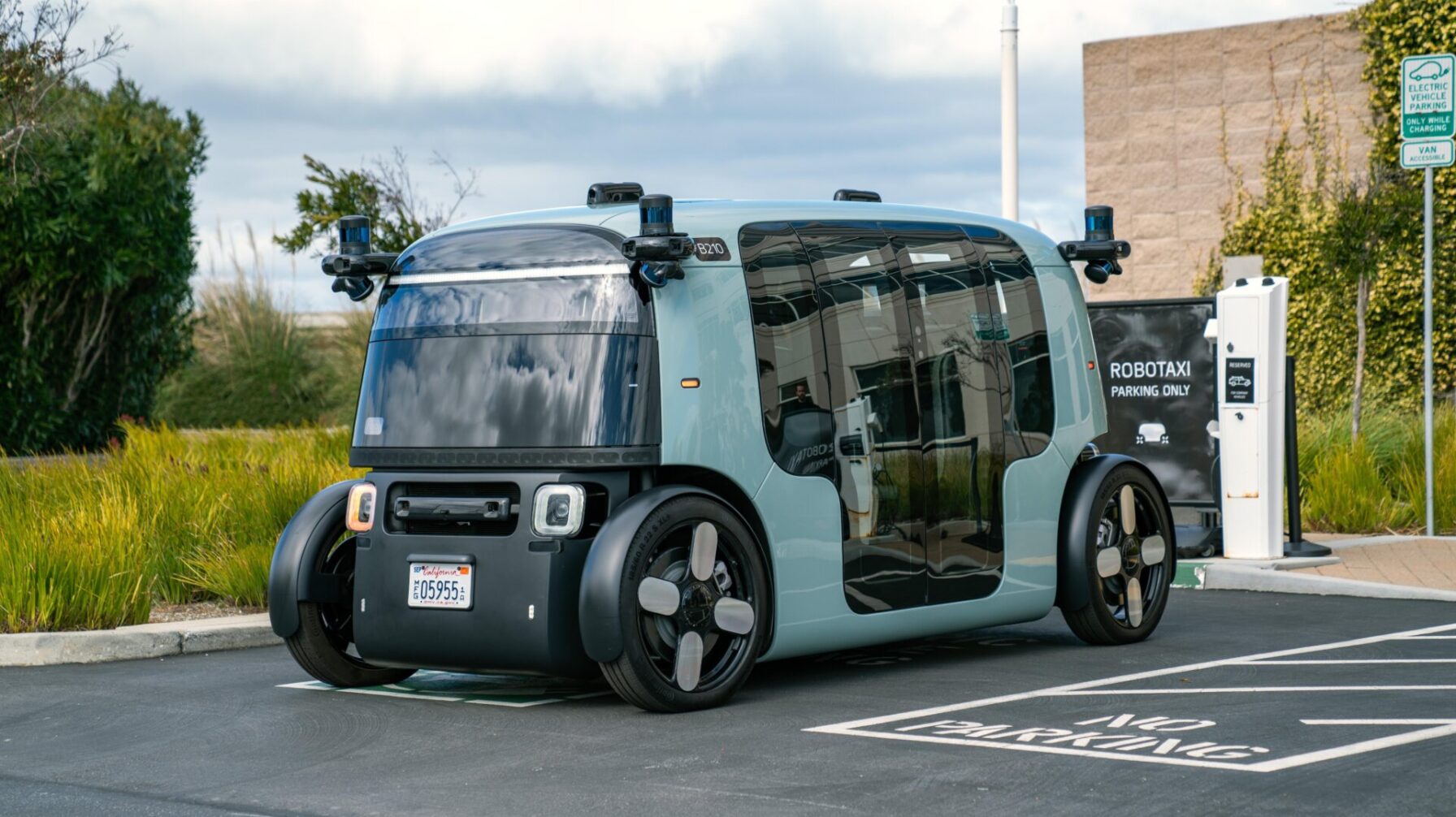 That Zoox Robotaxi Ride You’ve Been Clamoring for Is Now Available in San Francisco