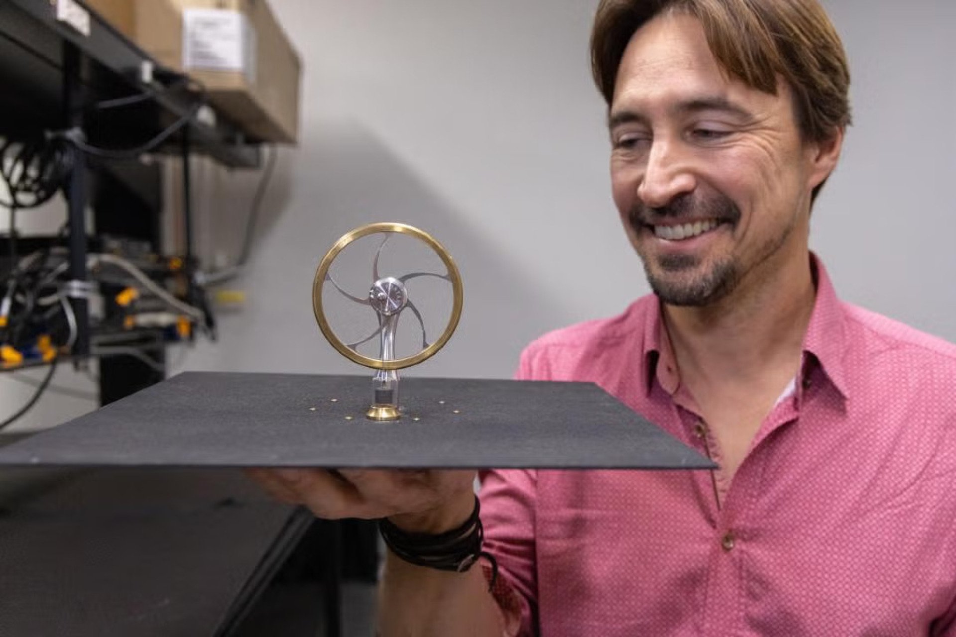 This Engine Sucks Energy From Deep Space Without Leaving the Ground